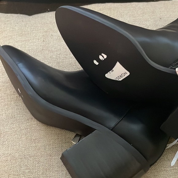 Never worn booties - Picture 4 of 6